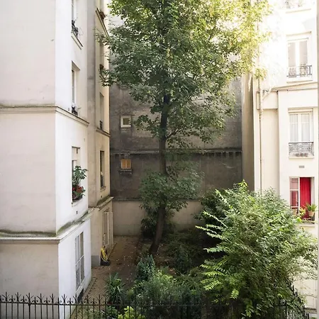 Apartment Near Montmartre *