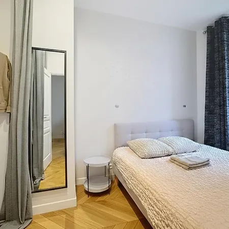 Apartment Near Montmartre